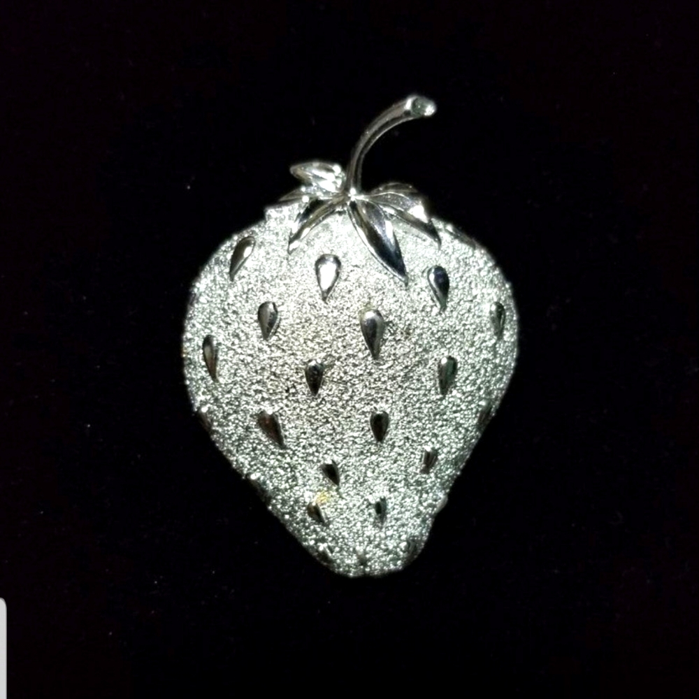 Vintage Sarah Coventry Silver Tone Strawberry Brooch